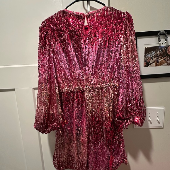 Elegant Sequin Dress in Shimmering Pink - Picture 2 of 5